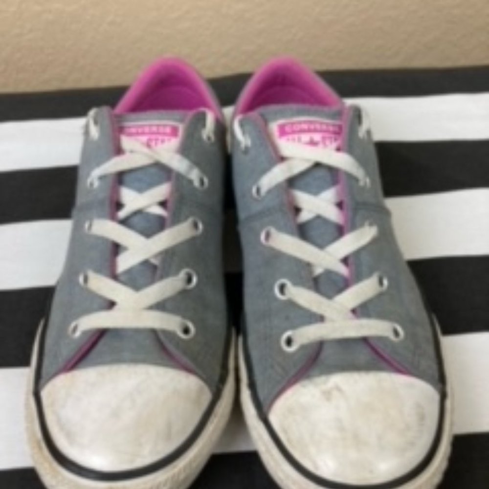 grey converse